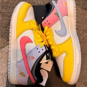 Nike SB dunk low Be True. Never been worn